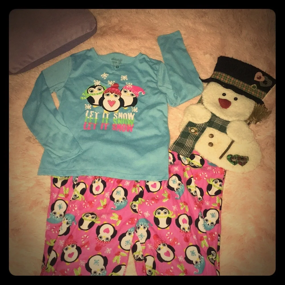 2/$25 🛍 Girl's Two Piece Winter Holiday Winter Pajamas